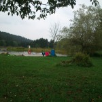 ...während ich die 5 windfreien Minuten im Badeweiher verbrachte